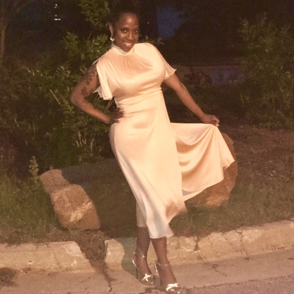 Meet your Posher, Shelley - Picture 3 of 8